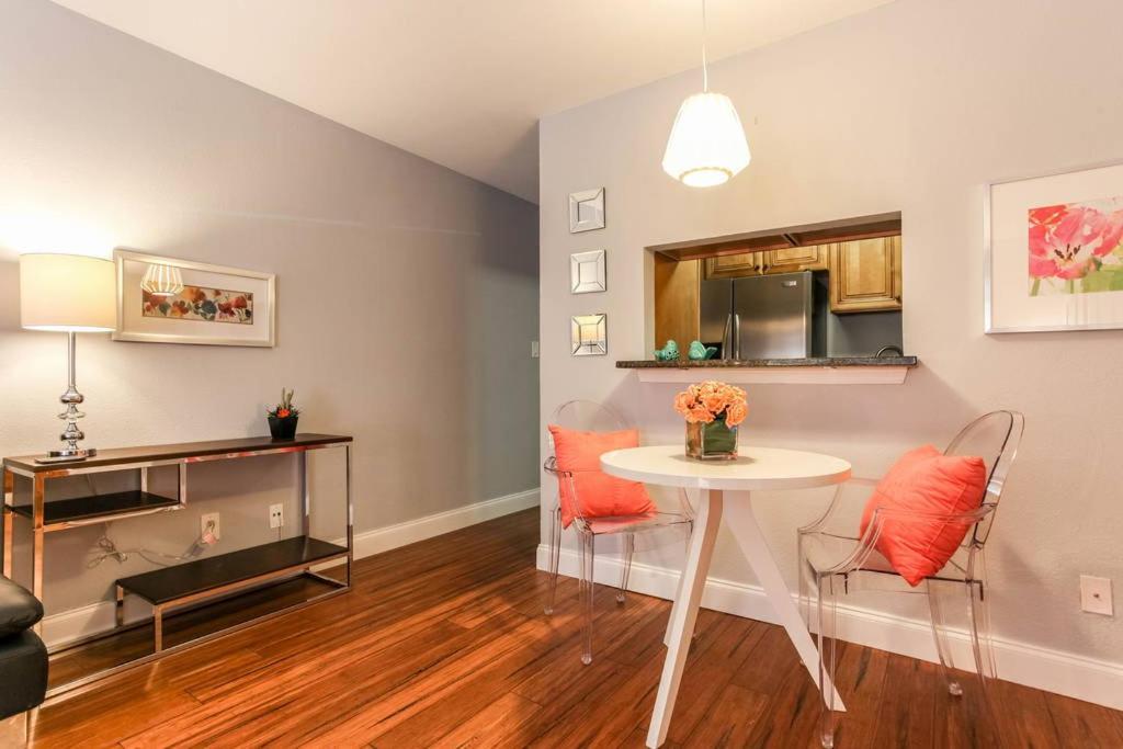 1700 Nueces Street Apartment Austin Bagian luar foto
