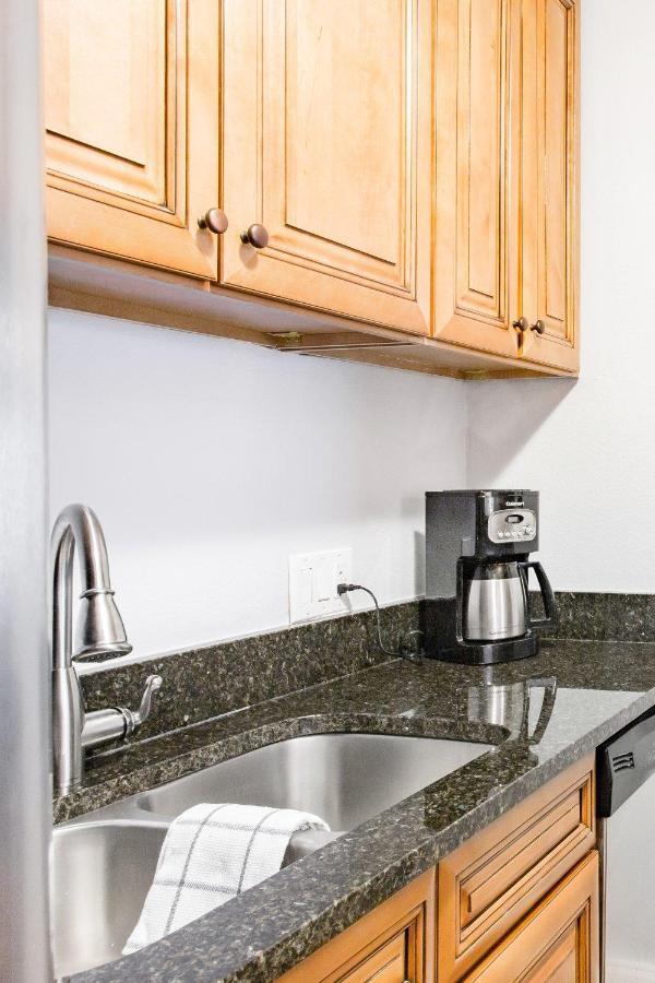 1700 Nueces Street Apartment Austin Bagian luar foto